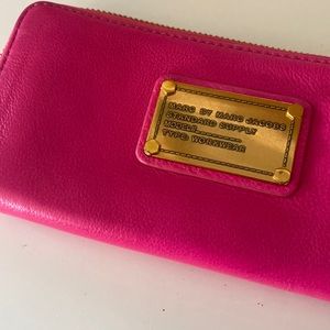 hot pink zip around wallet.Inside is perfect. Smoke free Great condition